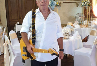 Carlo Chitarrista-Cantante