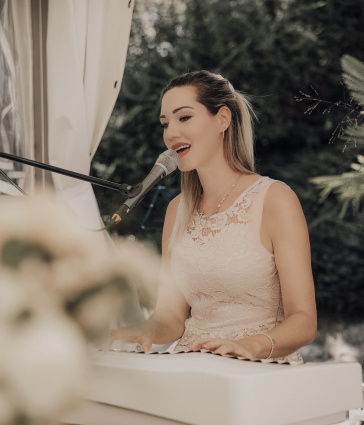Nyna Dubois - Professionelle Sängerin mit eigener Pianobegleitung (Pop/Soul) — photo 9