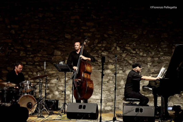 Evergreen Jazz Trio — photo 9