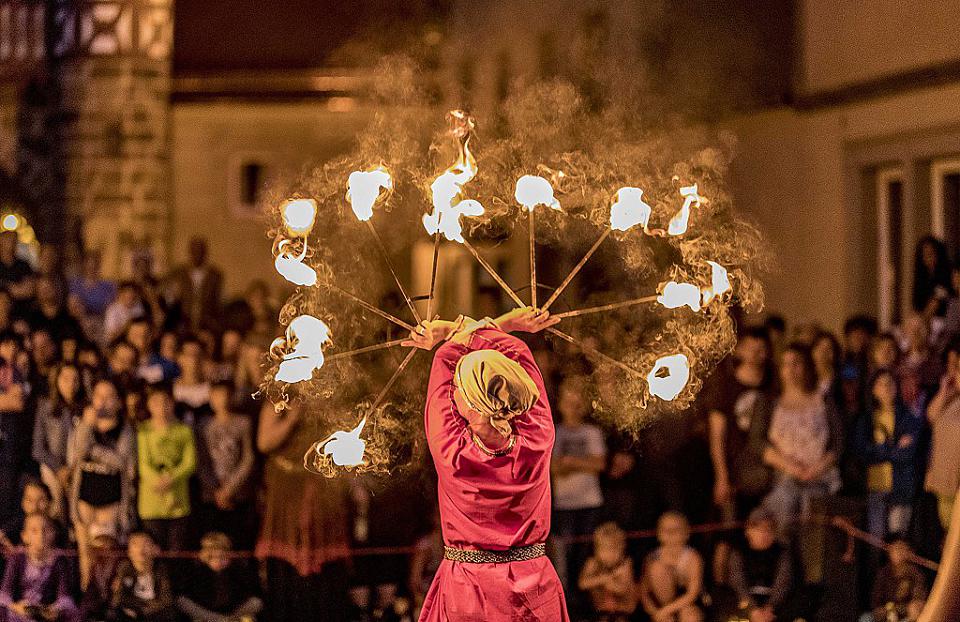 mittelalterliche Feuershow, moderne Feuershow, Halloween Feuershow — photo 4