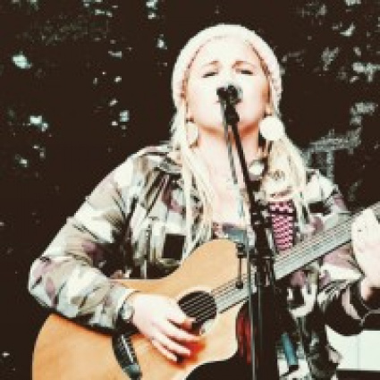 Hallie — photo 3