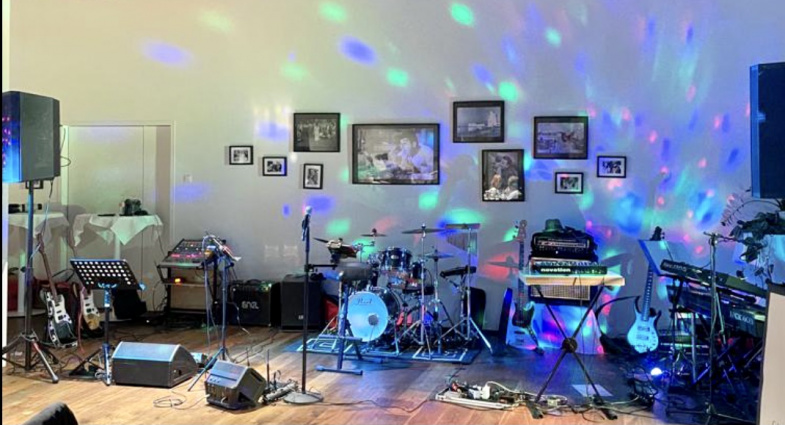 STRANGE GUYS Party Band — photo 6