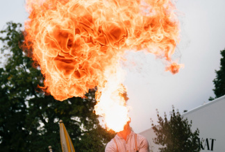 Feuershow, Feuerspucker