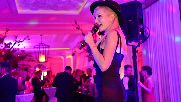 Einzigartige Kombination aus DJ &amp;amp; Live Gesang für Euer Event! — photo 3