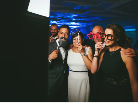 Party Guest Book Spinner 360 &amp;amp; Caricature — photo 5