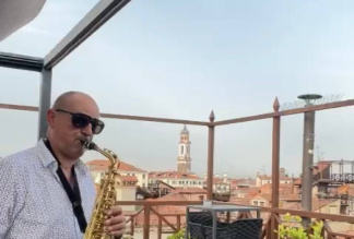VIOLINISTA PIANO SAX VOCE ARPA CHITARRA